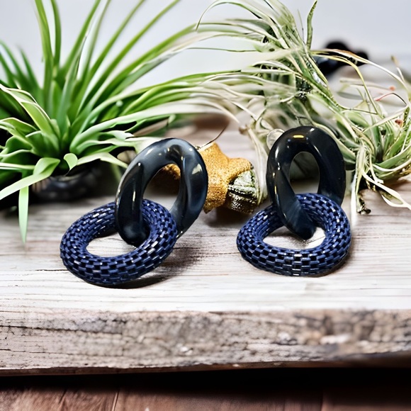 Acrylic Mesh Blue Marbled Linked Circle Stud Earrings - Picture 2 of 5